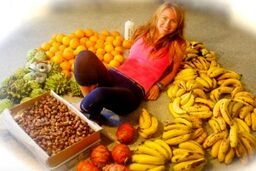 دختری که روزی 50 تا موز می خورد
