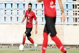 ترکتور آقایی را کنار گذاشت