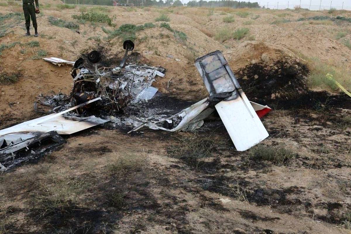 (ویدئو) انتقال تلخ اجساد دو سرنشین حادثه سقوط هواپپیما از بالای کوه