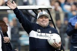 صحبت های جنجالی مارادونا: یک سفینه فضایی مرا دزدید!

