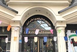 ورود فوتبالی‌ها ممنوع، ورود سیاسی‌ها و دولتی‌ها آزاد!

