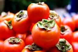 خرمالو با رنگ نارنجی سرشار از بتاکارتن است.. +مطلب داغ 