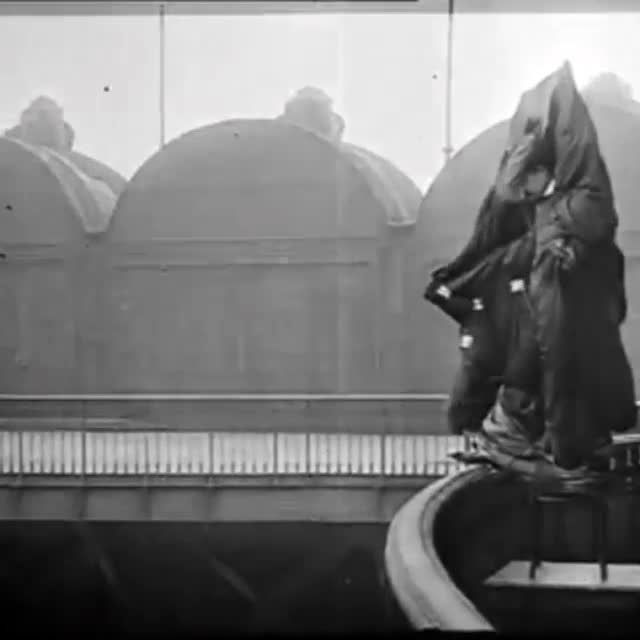 فیلم واقعی از لحظه مرگ و سقوط مخترع چتر نجات از برج ایفل