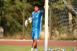 واکنش تند مربی استقلال به اشتباهات داوری علیه این تیم