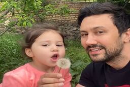 عکس جدید از شاهرخ استخری در کنار جوجه هایش