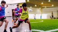 فوتبال در برابر فوتسال: اهمیت بررسی تفاوت‌های موجود در خرید توپ فوتبال و کفش آن
