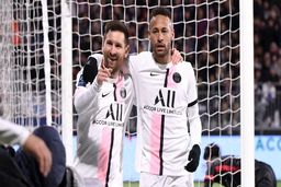 مسی به نیمار و امباپه امضا داد|عکس
