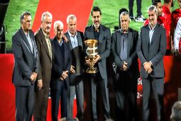 اهدا کاپ قهرمانی سوپرجام فوتبال ایران به پرسپولیس