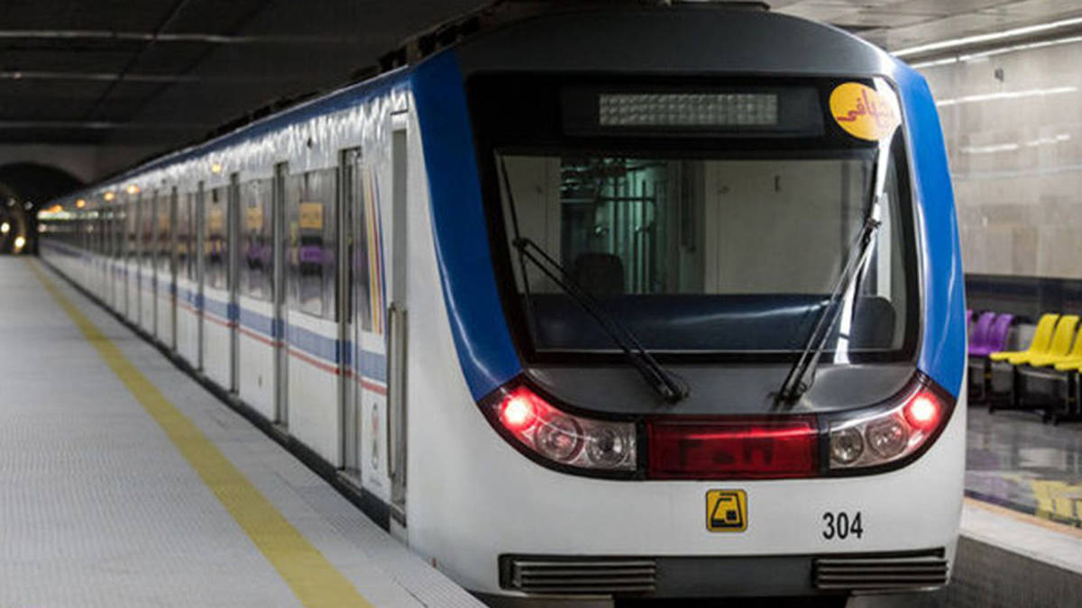 ورود گشت ارشاد با استایل و شیوه جدید به مترو تهران|عکس