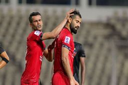 واکنش تند کنعانی زادگان به جدایی از پرسپولیس، قرنطینه اجباری و پنالتی جنجالی