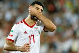 عکس | حمایت بیرانوند از مهدی طارمی در اروپا خبرساز شد