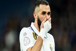 دشان توپ را در زمین بنزما انداخت