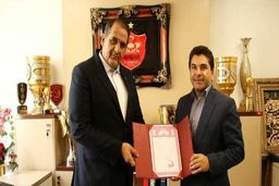 سند ورزشگاه درفشی فر در مالکیت پرسپولیس تحویل شد