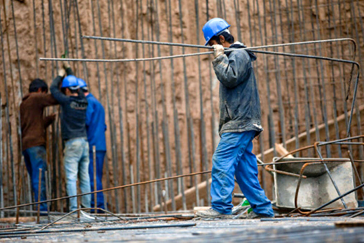 ترمیم حقوق کارگران کلید خورد | افزایش رقم سبد معیشت کارگران به 20 میلیون تومان !