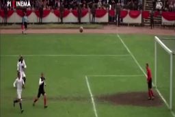 گل فوق العاده پله در فیلم فرار به سوی پیروزی