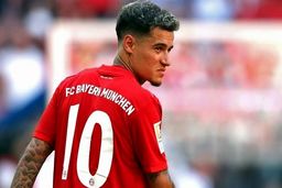 ستاره جذاب بایرن مونیخ دست به عصا شد! + عکس

