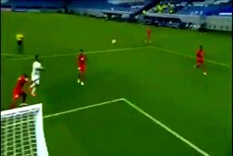 فیلم؛ ضربه سر حسرت انگیزقاسمی‌نژاد به تیر دروازه دقیقه2+90