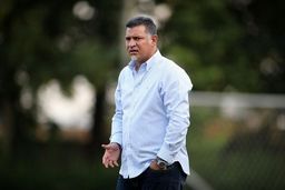 تماس تلفنی هیات رئیسه فدراسیون با علی دایی

