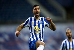 مهدی طارمی باز جنجالی شد/ طارمی جلد دو روزنامه پرتغالی را تصاحب کرد +عکس