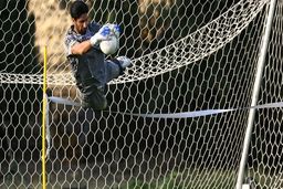 دروازه‌بان استقلال به شمس آذر قزوین پیوست