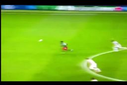 لحظه دفع دیدنی نویر مقابل لوکوموتیو|فیلم