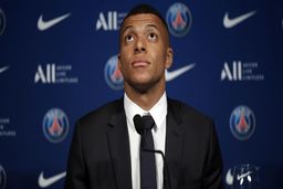 امباپه:برای پادشاه پله دعا کنید
