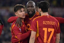 تمجید شگفت انگیز مورینیو از سردار آزمون:کیفیت دیوانه کننده‌ای دارد