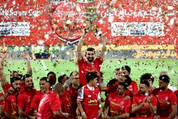 فیلم لحظه بالابردن جام جام ها توسط کاپیتان باشگاه پرسپولیس 