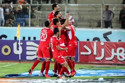 آموزش جالب شادی ضد کرونایی در فوتبال + عکس

