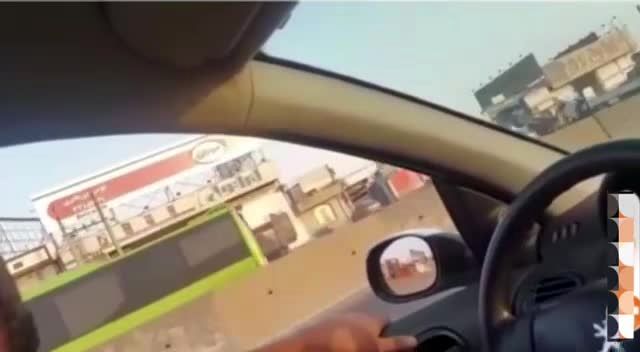 لحظه وحشتناک خلاف جهت اتوبوس در اتوبان و برخورد با تریلی