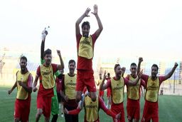 تاریخ اهدای جام  قهرمانی به پرسپولیس 