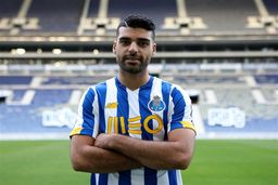 هواداران پورتو در انتظار طارمی، اسکلت شدند! + عکس
