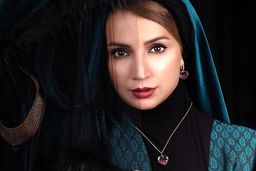 عکس دیدنی شبنم قلی خانی با مجسمه خنده دار