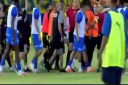 فیلم|درگیری فیزیکی ساپینتو و محرومیت سنگین در قبرس