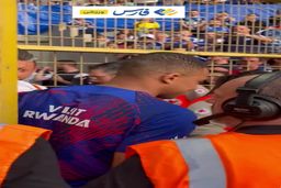 فیلم دلجویی امباپه از هوادار مجروح با شوت سرکش!