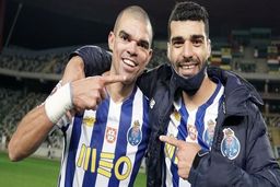 حرکت جذاب هوادار پورتو دردفاع از طارمی