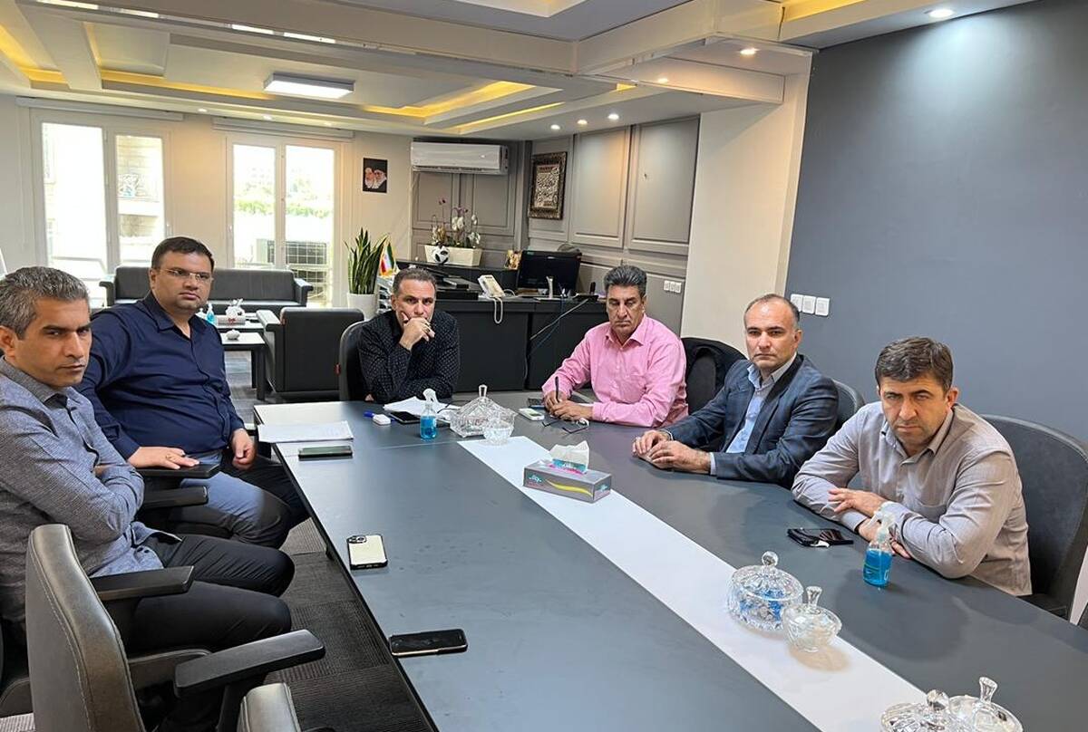 فوتبال ایران توپ سرگرمی مدیران شده است