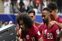 قطر با ضربات پنالتی مقابل ازبکستان حریف ایران در نیمه نهایی شد